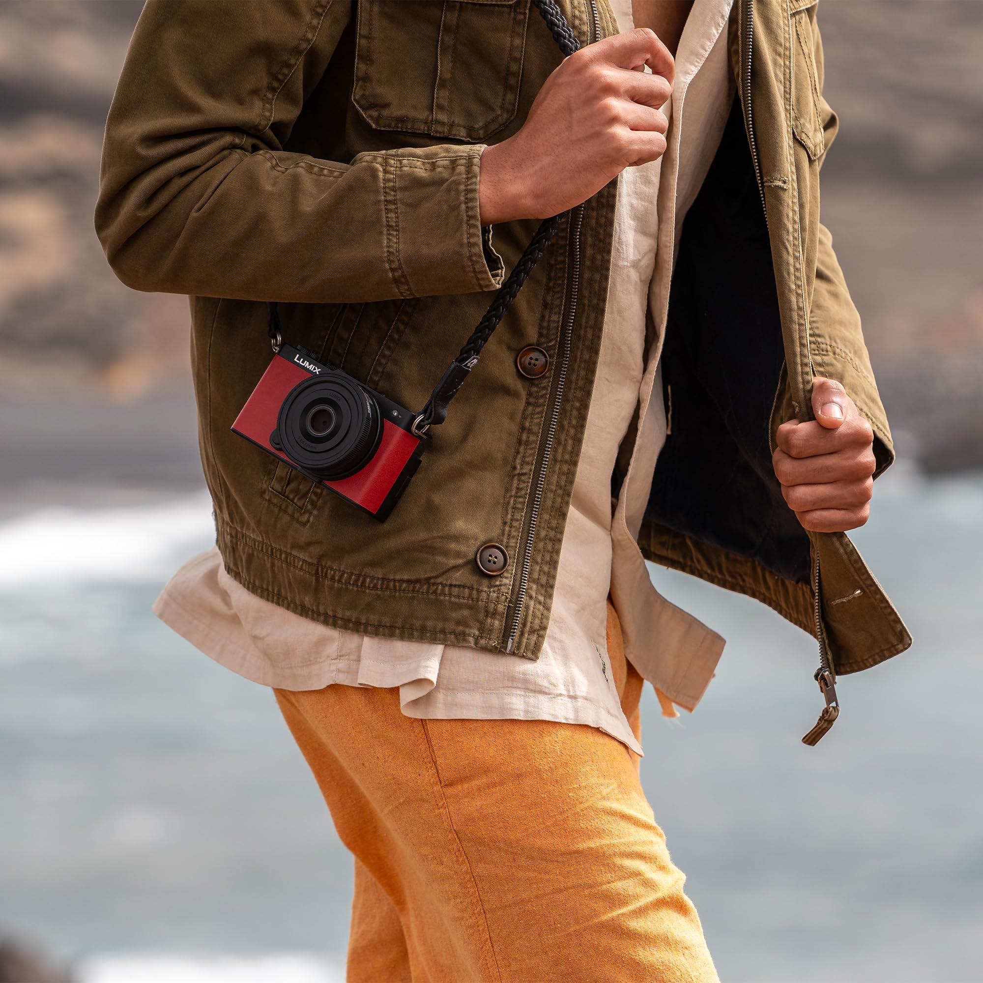 LUMIX S9 Full Frame Camera with 20-60mm F3.5-5.6 L Mount Lens, Compact Mirrorless Camera for Content Creators with Real Time LUT, Open Gate and Easy Sharing of Photos & Video – DC-S9KK (Black)